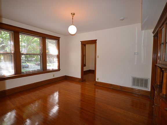 3rd image of 3800 N Greenview Ave #1