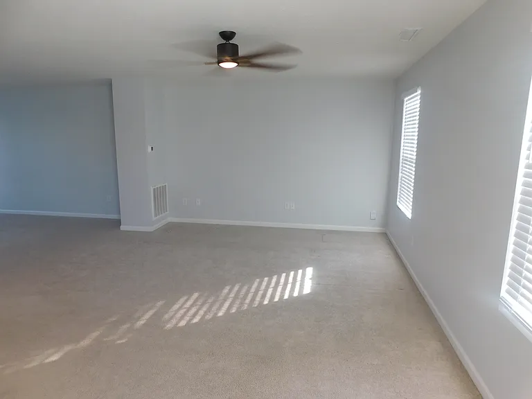 204 Dietz Dr — Photo 2