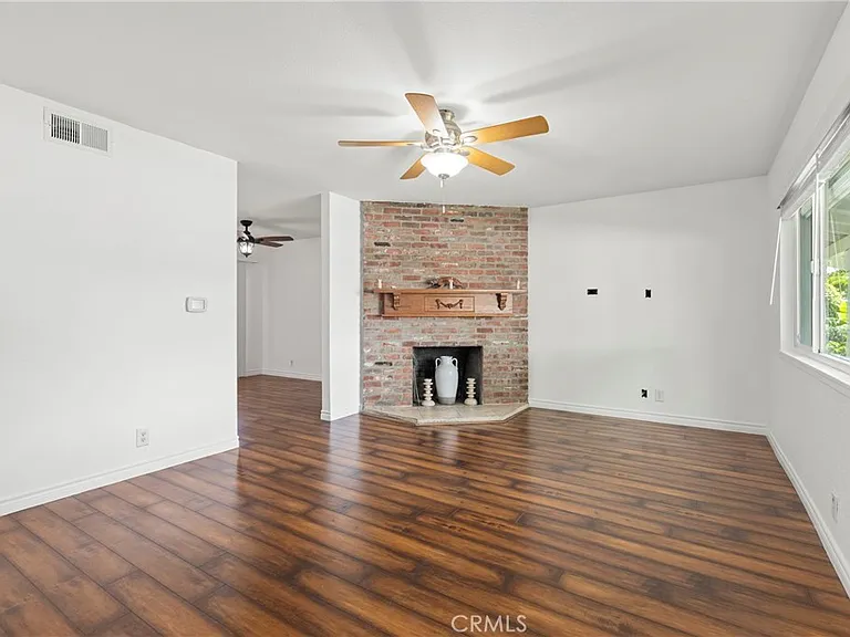 10172 Ascot Cir — Photo 2