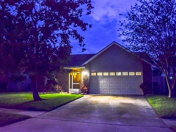 2nd image of 605 Oak Manor Cir