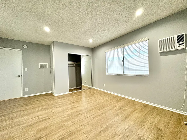 12309 Burbank Blvd #32 — Photo 8