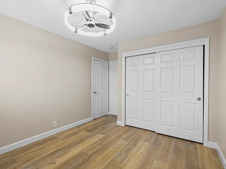 400 Creekview Dr — Photo 10