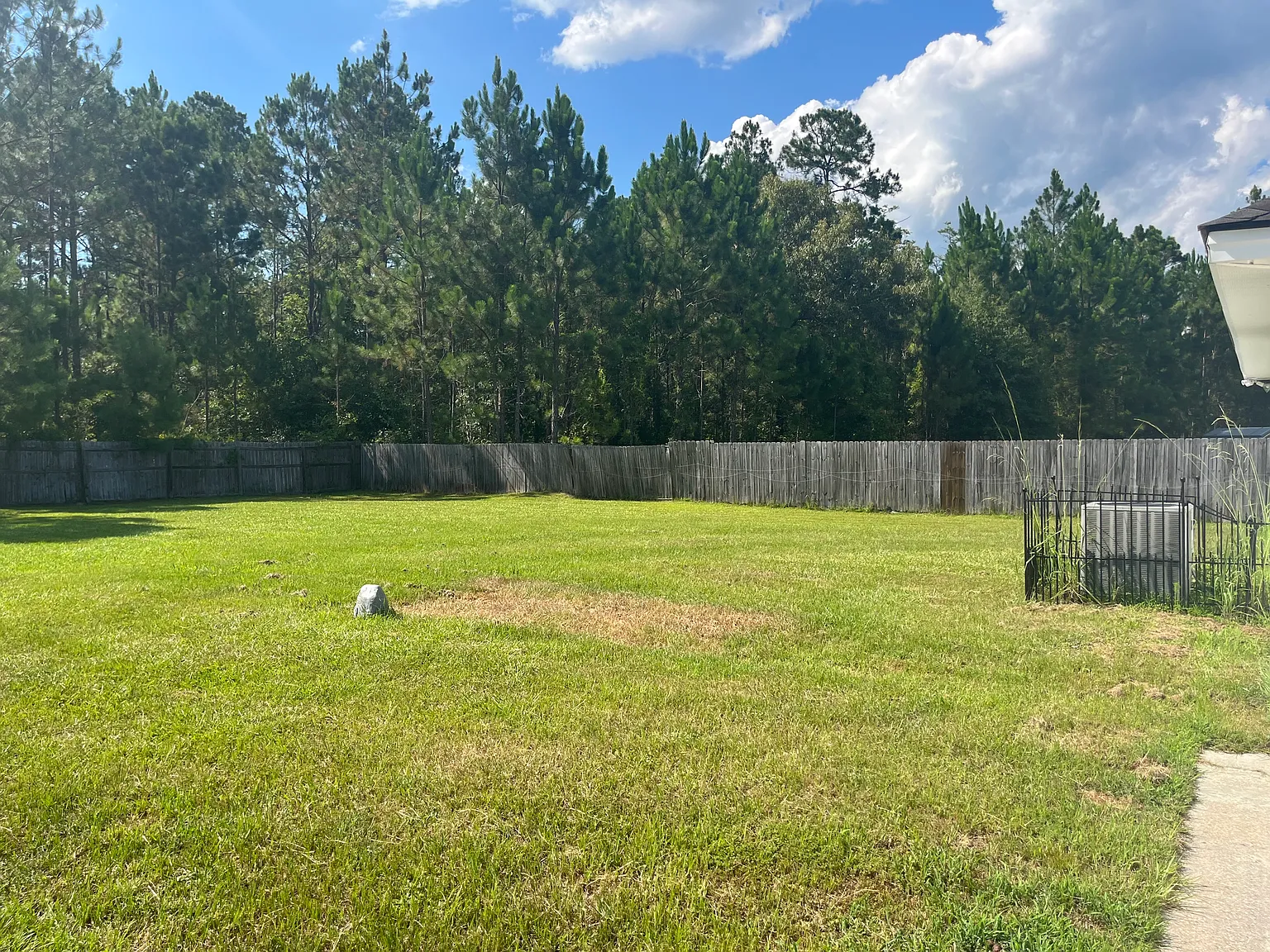3 bed, 1340 sqft, $1,700 — Photo 2