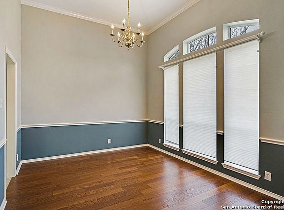 3rd image of 1314 Holmes Ln