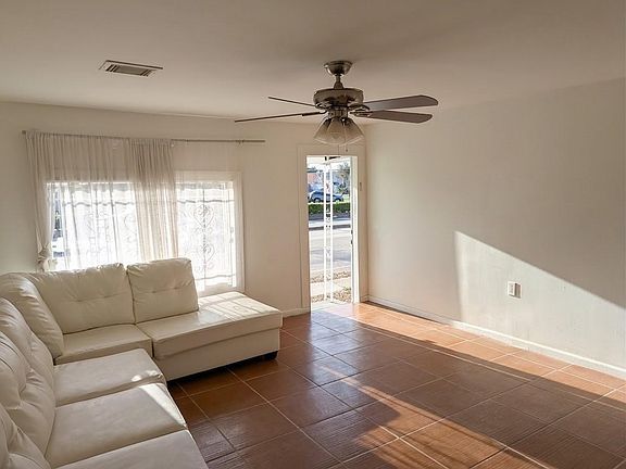 3rd image of 2211 Ella Blvd
