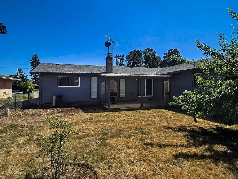 11613 Pacific Ct NE — Photo 21