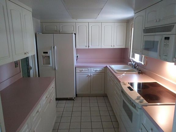 5th image of 253 NW Lincoln Cir N
