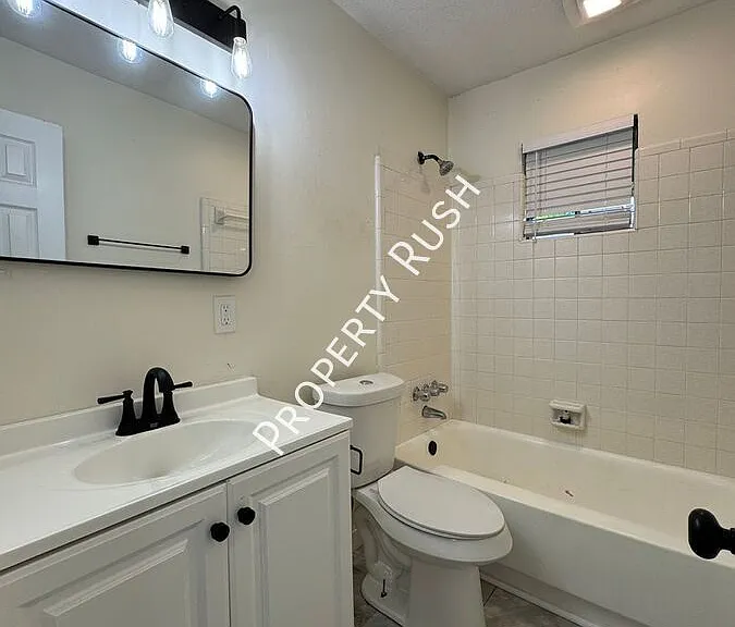 1100 S Willow St — Photo 10
