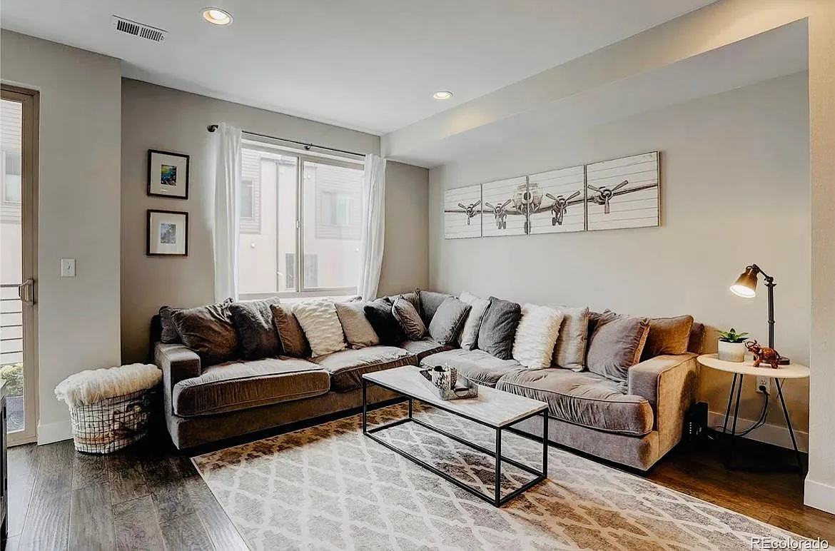 3 bed, 1875 sqft, $3,800 — Photo 2