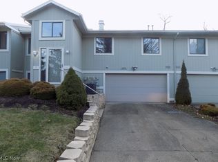 10976 Folkstone Dr, Painesville, OH 44077