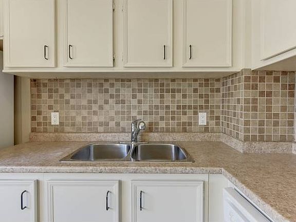 3rd image of 130 Woodborough Way NW