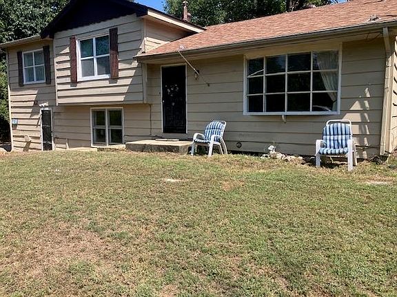 3rd image of 82 Topez Dr