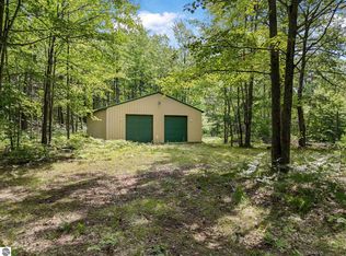 1050 N 47 1/2 Rd, Manton, MI 49663