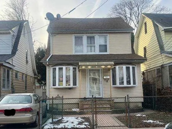 104-10 210th St, Queens Village, NY 11429