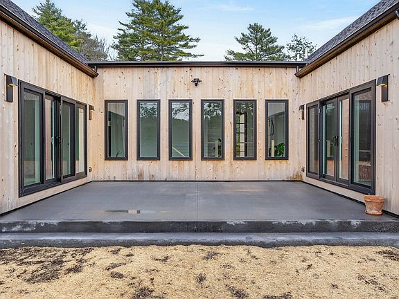 5th image of 140 Longwoods Road