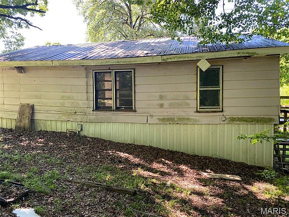 3rd image of 1801 Sanders Ave