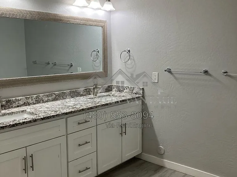 2732 E Michigan Ave — Photo 5