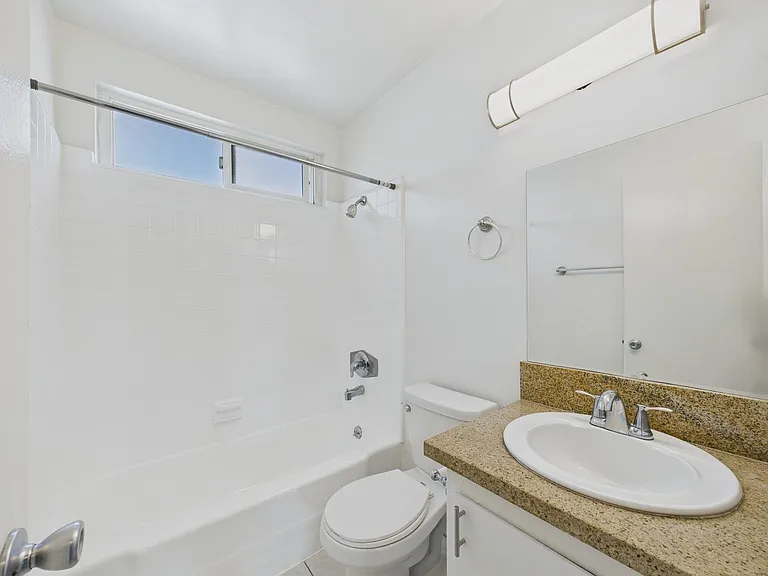 Woodman Apartments — Photo 4