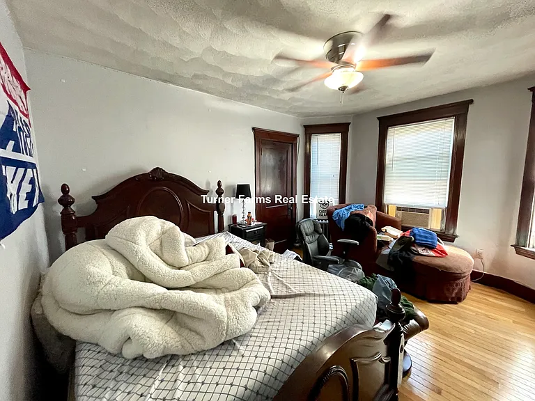 221 Holland St #2R — Photo 7