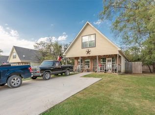 10914 Shady Oaks Dr, Runaway Bay, TX 76426