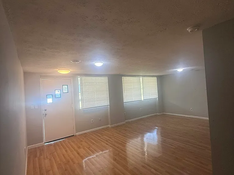 1225 Buckley Ave — Photo 6