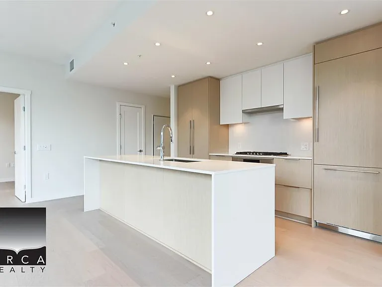 128 W 15th St #303 — Photo 9