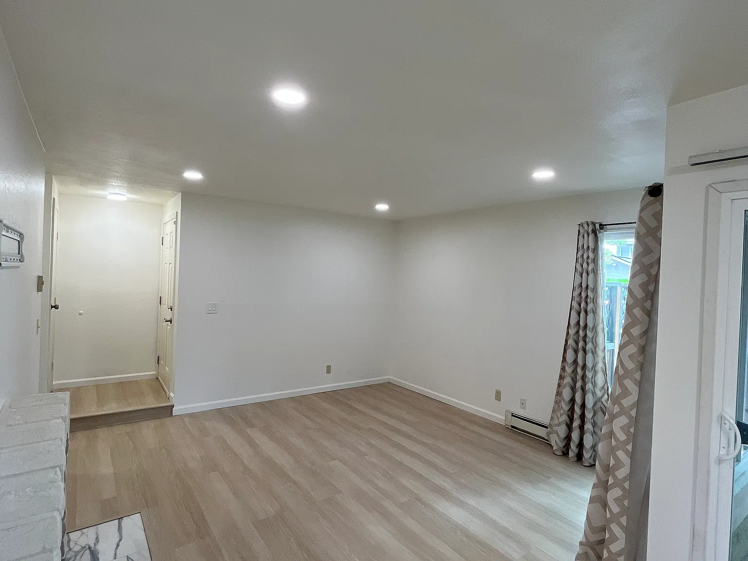 1053 Delna Manor Ln — Photo 2