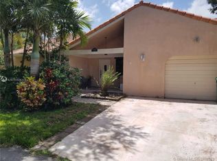 2885 Cardinal Dr, Cooper City, FL 33026