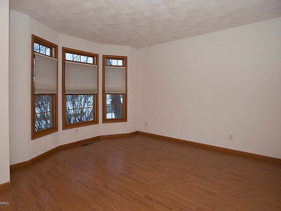 2nd image of 112 Kings Ct