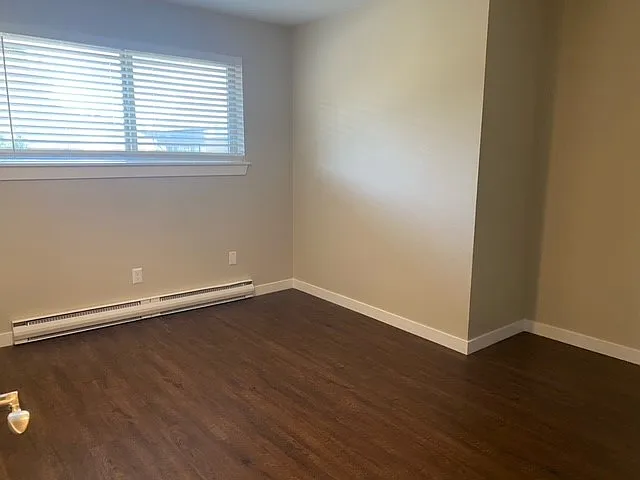 Town Squire Apartments — Photo 10