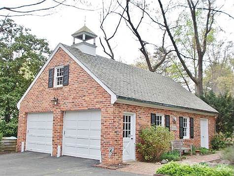 Approx 900 sq ft Brick Garage w huge workshop!