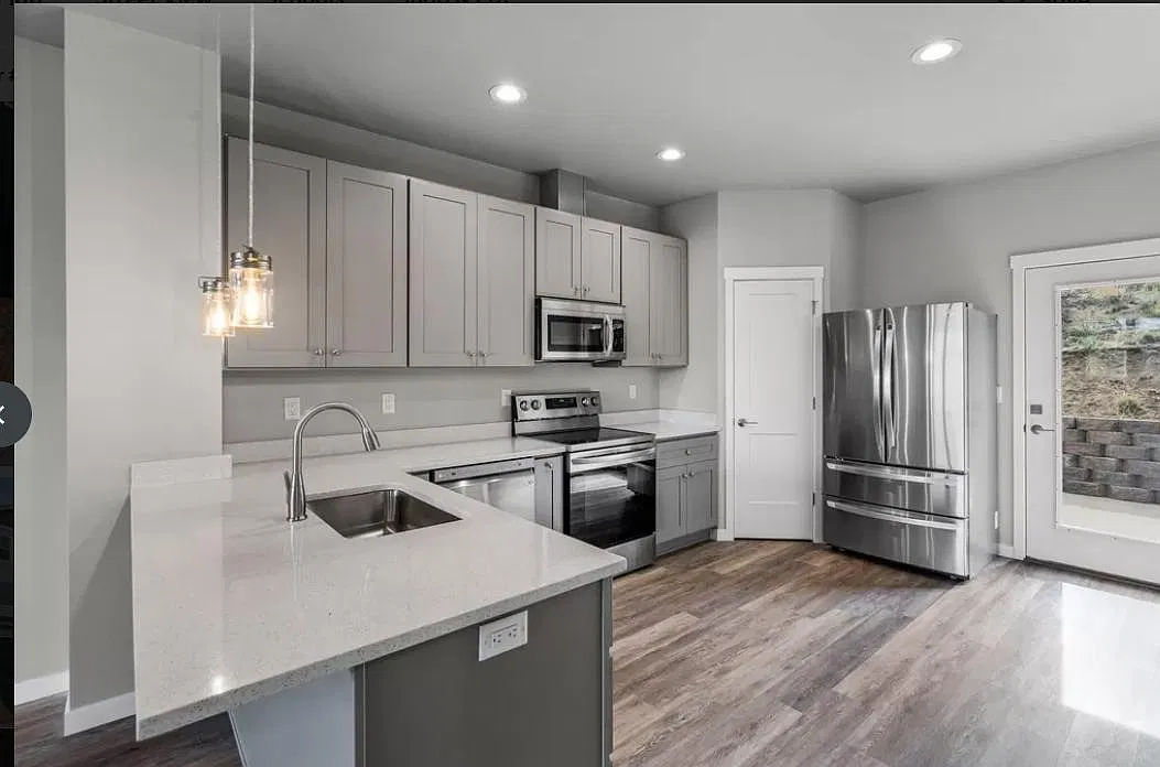 3 bed, 2.5 bath, 1610 sqft, $2,575 — Photo 2