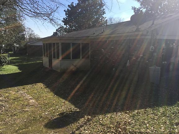 4th image of 244 Caroline Ave