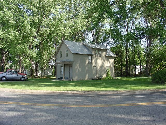 1st image of 595 1/2 Garden Ave