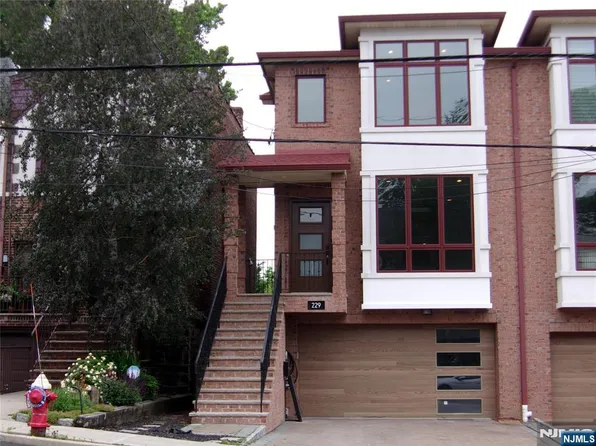 229 McElroy Ave, Fort Lee, NJ 07024