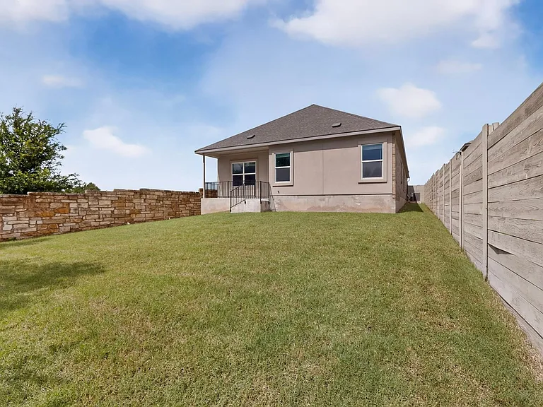 941 Legends Ln — Photo 29