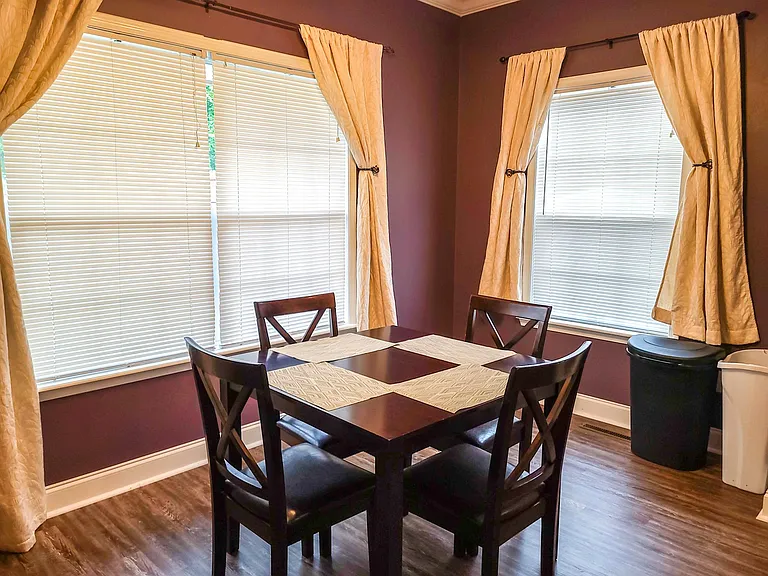 Dine-in kitchen area