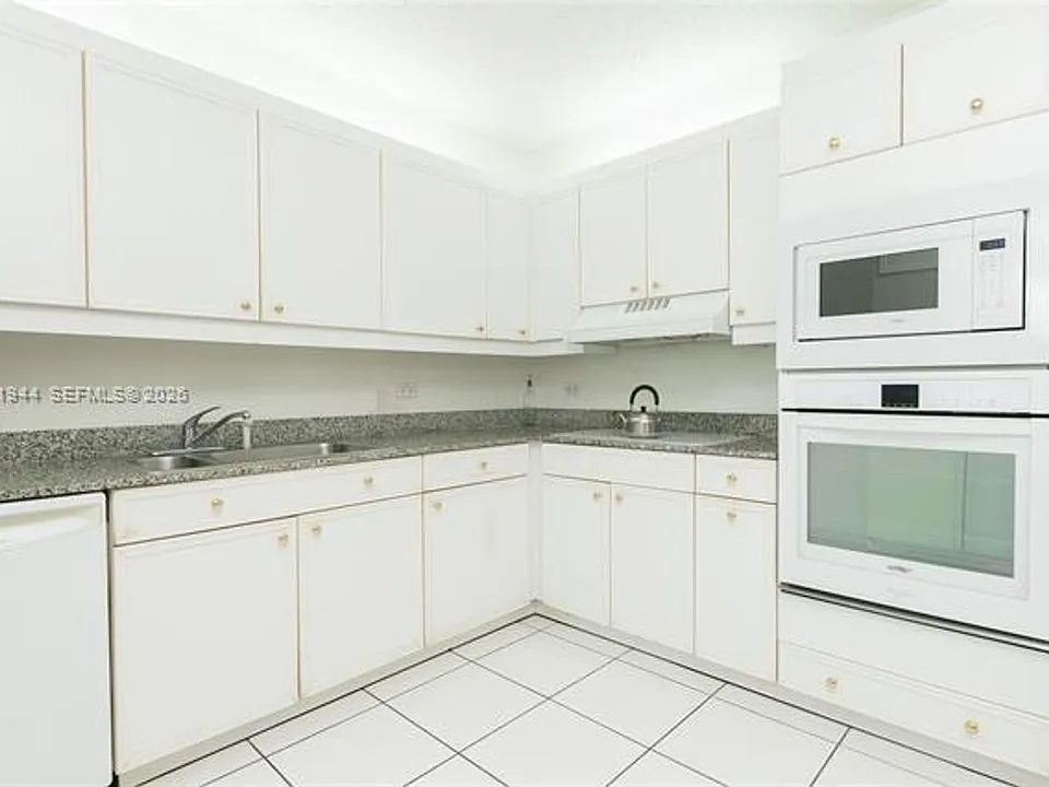 8855 Collins Avenue Cu #6F