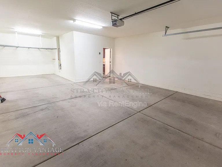 16264 W Canterbury Dr — Photo 28
