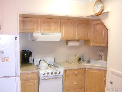 2nd image of 160-45 87th St