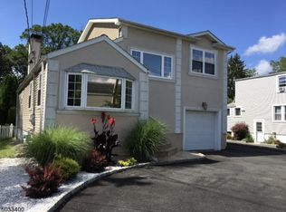 16 Collins Ter, Livingston, NJ 07039
