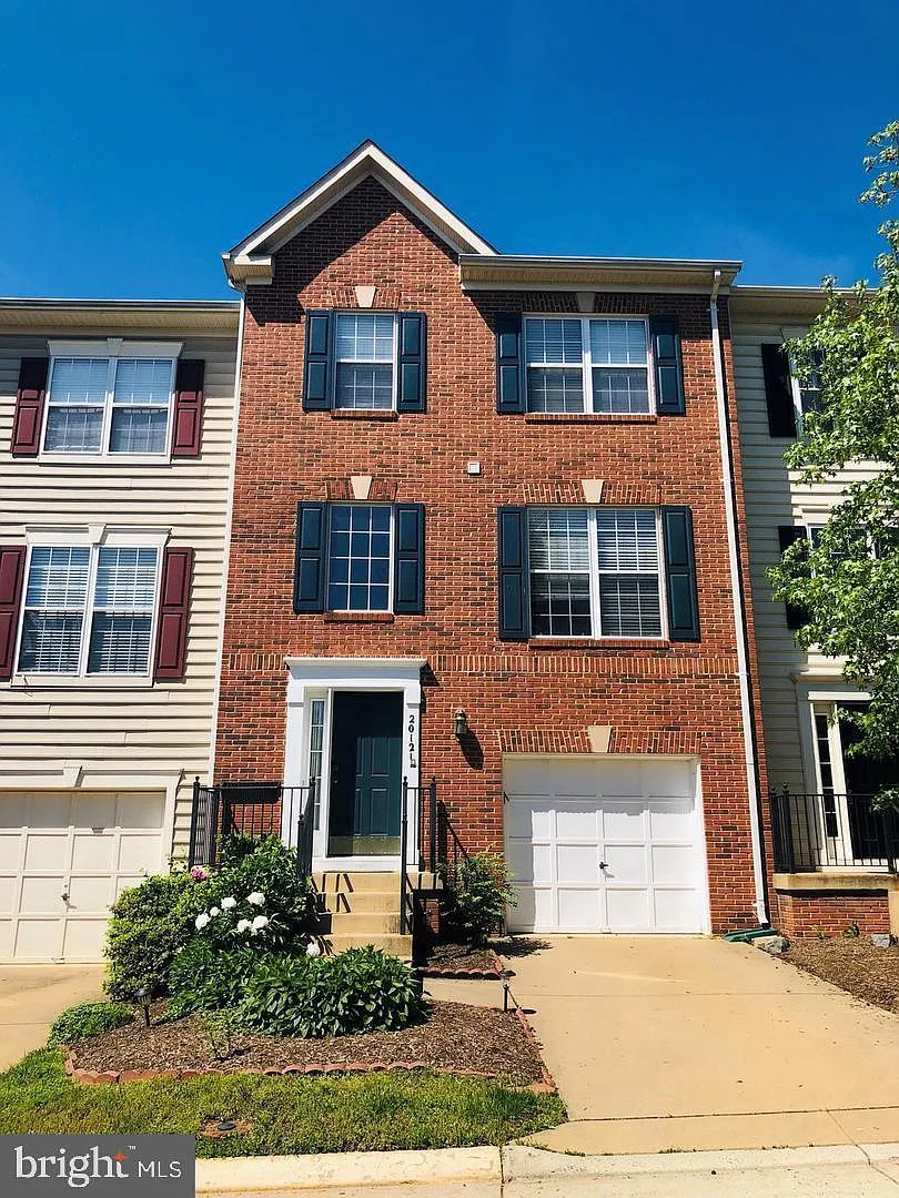 3 bed, 3.5 bath, 2248 sqft, $3,100 — Photo 1