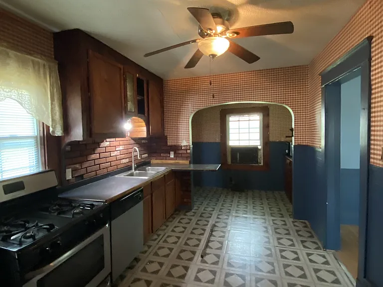 523 New Castle Ave — Photo 6
