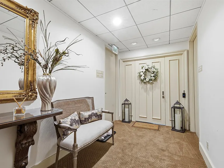 121 N Post Oak Ln #2203 — Photo 2