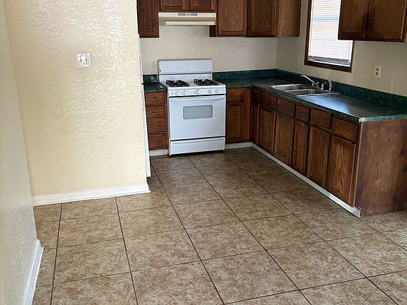 3rd image of 209 Harold St