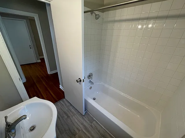 2015 Russell Ave N — Photo 9