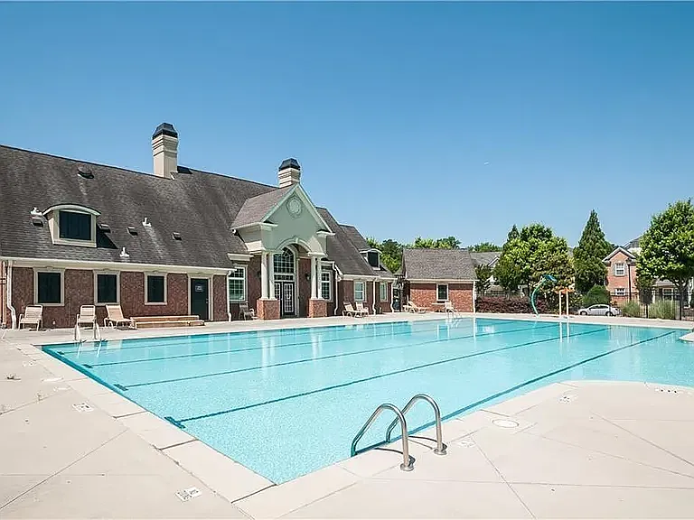 910 Society Cir SW — Photo 4