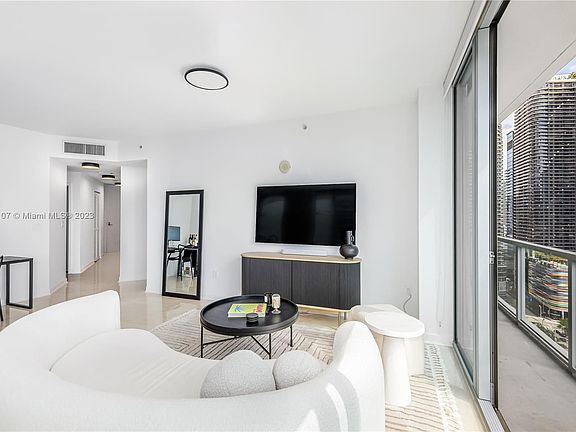 4th image of 1111 SW 1st Ave APT 2719