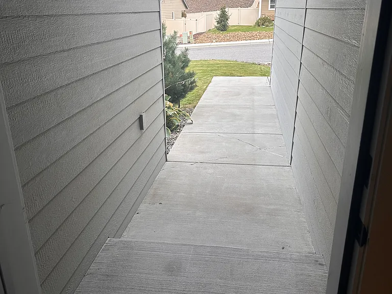 346 NE Roth St — Photo 12
