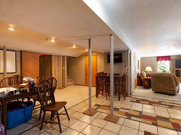 3rd image of 4827 Quesada Ave